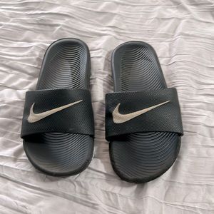 Boy’s size 6Y Nike slides